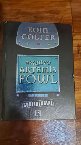 livro arquivo Artemis Fowl Confidencial