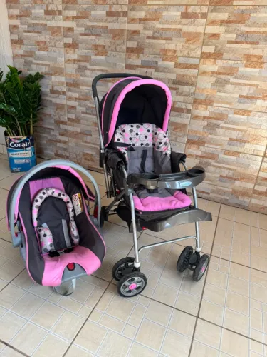 Vendo carrinho e bebê conforto Cosco