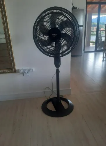 Ventilador de pé 