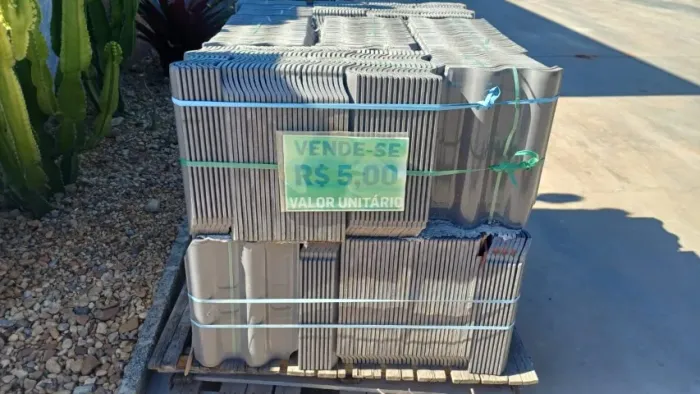 Telha de Barro Pintada Cinza Nova - R$ 5,00 a Unidade