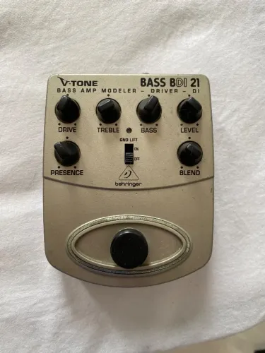 Pedal Behringer BDI21 Pré-amplificador de baixo