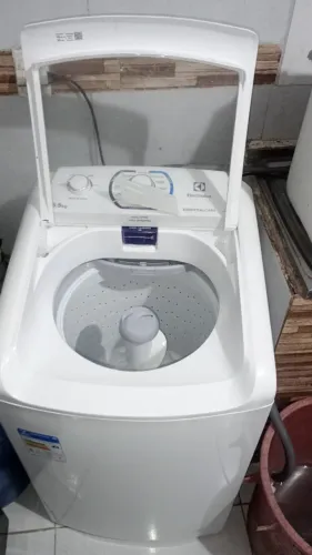 Máquina de lavar roupa em perfeito estado
