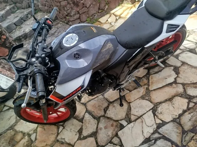 Vendendo para quitar o carro