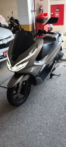 Pcx 150 ano 2022  modelo DLX   com freios ABS  pneus bons
