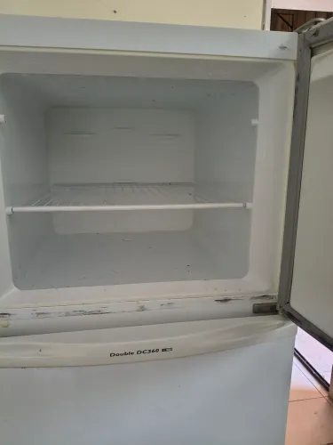 Refrigerador funcionando o congelador e não está refrigerando bem na parte de baixo