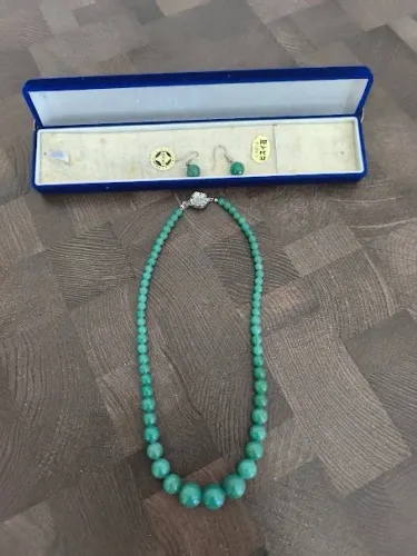 Conjunto de Colar e Brincos Pedras Verde Jade Original Japão Provicia de Hokkaido Hidaka