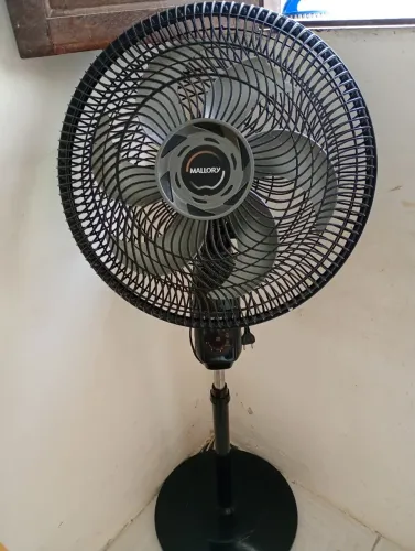 Ventilador Mallory de pé