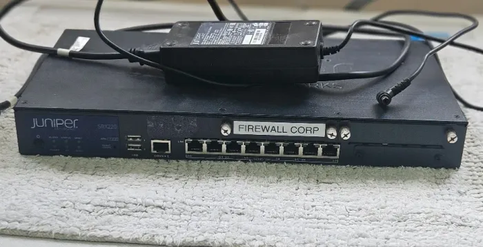 Firewall Juniper SRX220 Usado