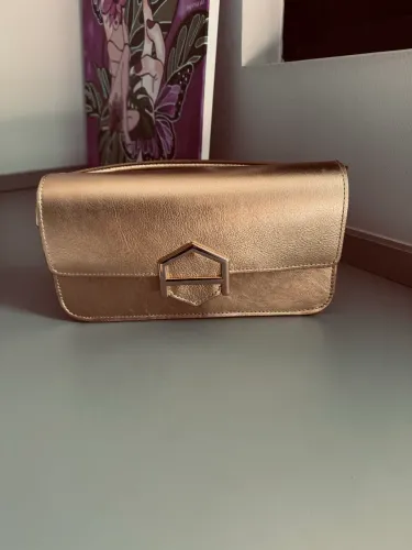 BOLSA DOURADA DE COURO