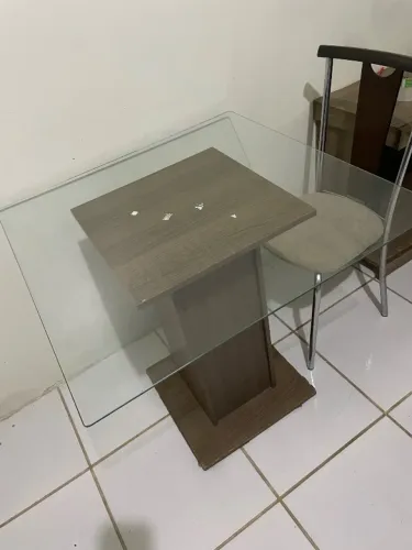 Mesa de vidro quadrada