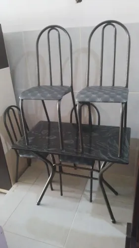 Mesa de jantar 4 cadeiras 