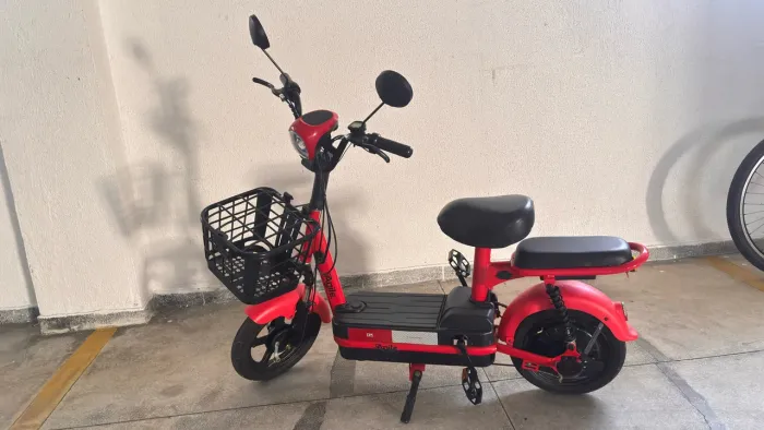 Bicicleta elétrica em perfeito estado