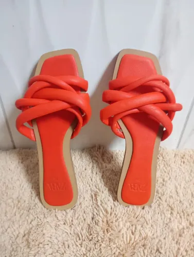 Rasteira acolchoada Zara laranja