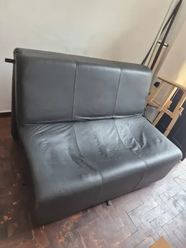 Sofá cama cor preto (courino)