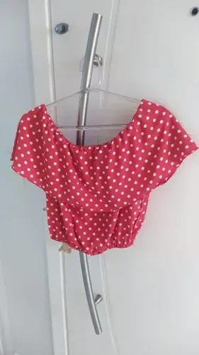 Cropped bolinha branca