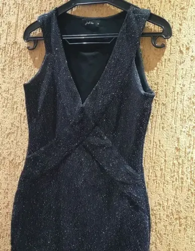 Vestido preto justo curto com brilho