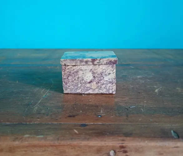 Antigo e Lindo Porta Jóias Esculpido em Pedra Sabão