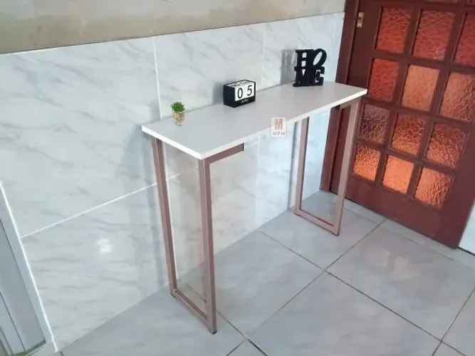 Aparador Estilo Industrial em Tampo Branco e  Aço Rosegold