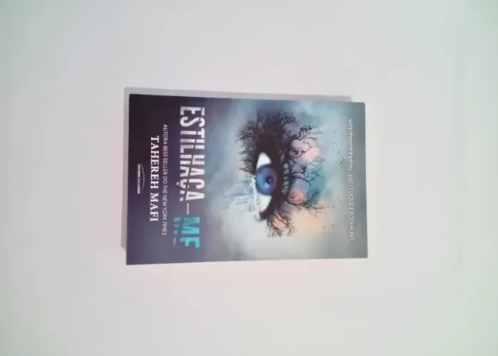 Livro Estilhaça-me