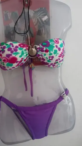 Biquíni Floral com Top Tomara que Caia e Calcinha de Amarrar