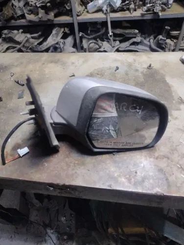retrovisor do Nissan march  2013/2014/2015/2016/2017 lado carona elétrico