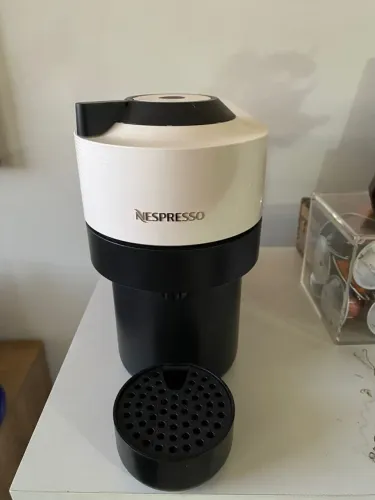 Cafeteira Nespresso Vertuo Pop Branca (Incluídas mais de 30 cápsulas de sabores diversos.)