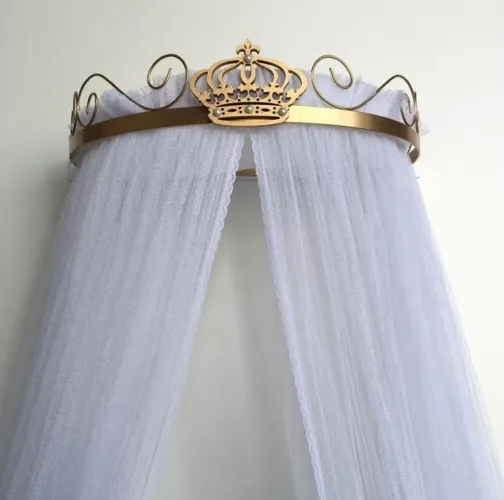 Varão dourado meia lua para cortina com detalhe de Coroa 