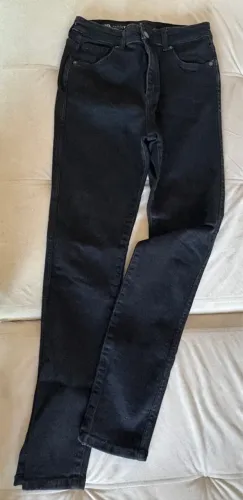 Calça Jeans Preta - Conforto e Estilo