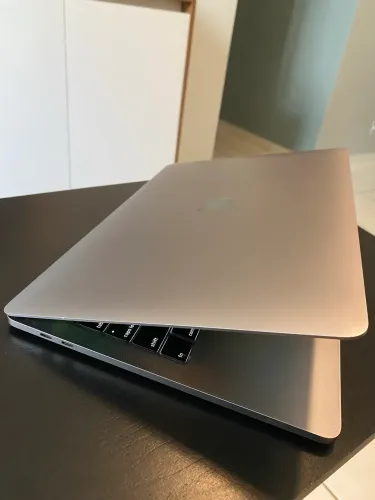 macbook pro 13 2019