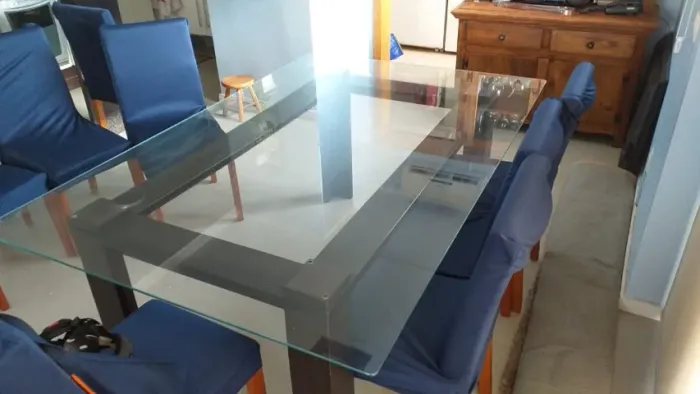 Mesa retangular com tampo de vidro 