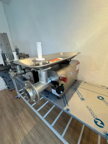 Moedor de carnes inox boca 22 novo com garantia 