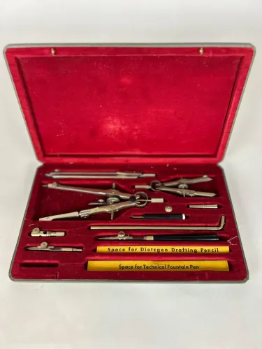 DESENHO TÉCNICO - KIT COMPASSO, ESCALÍMETRO E OUTROS 