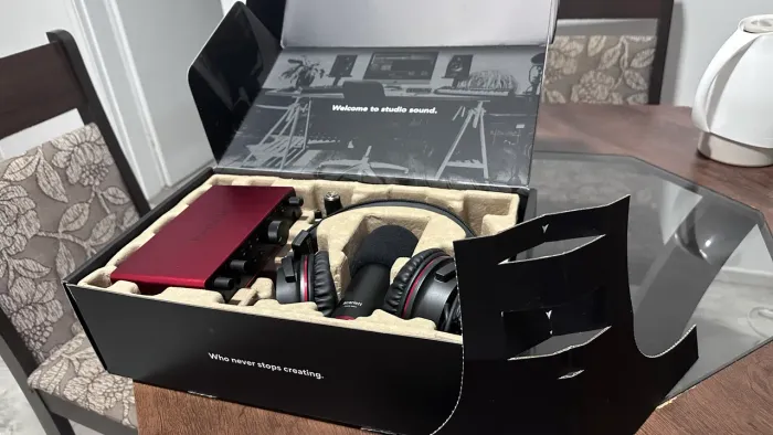 Kit Focusrite Scarlett 2i2 (4ª Geração)