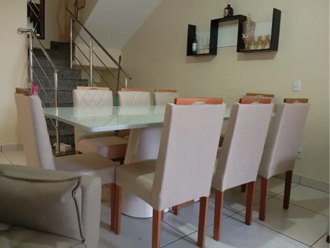 Mesa de Jantar Elegante com 8 Cadeiras