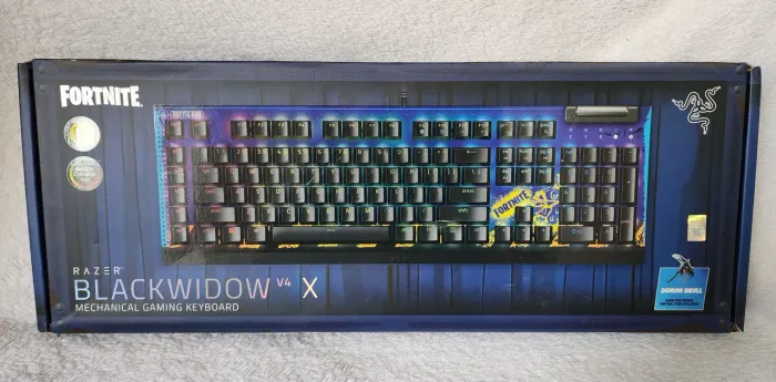 TECLADO GAMER MECÂNICO RAZER BLACKWIDOW V4 X CHROMA RGB EDIÇÃO ESPECIAL FORTNITE 