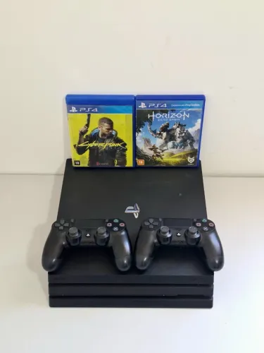 PS4 Pro 1TB 4K + 2 Controles + 2 Jogos Versão 13.02