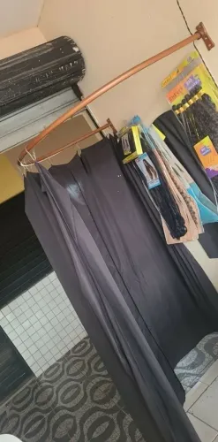 Provador de loja com cortina