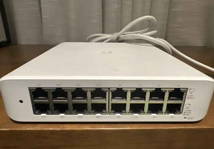 Unifi Switch 16 portas POE 45w (8 portas POE)
