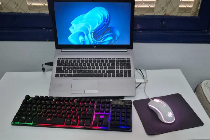 KIT Notebook HP 250 G7 - I5 8ª geração com suporte mouse e teclado