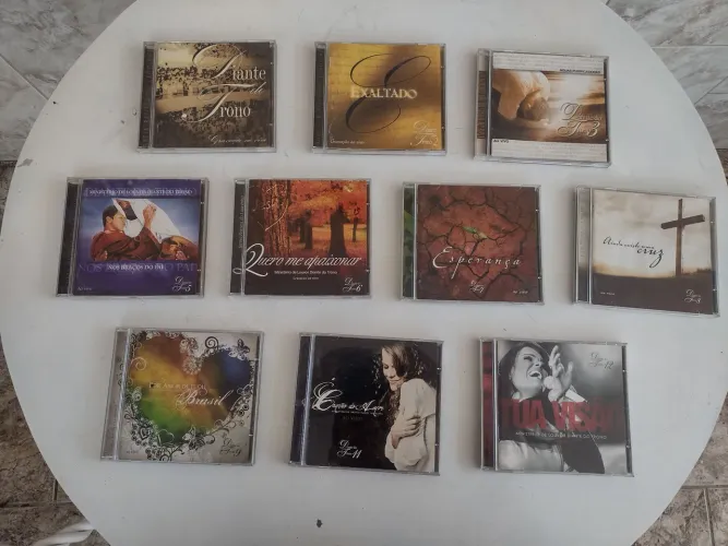 Lote de CD's do Diante do Trono