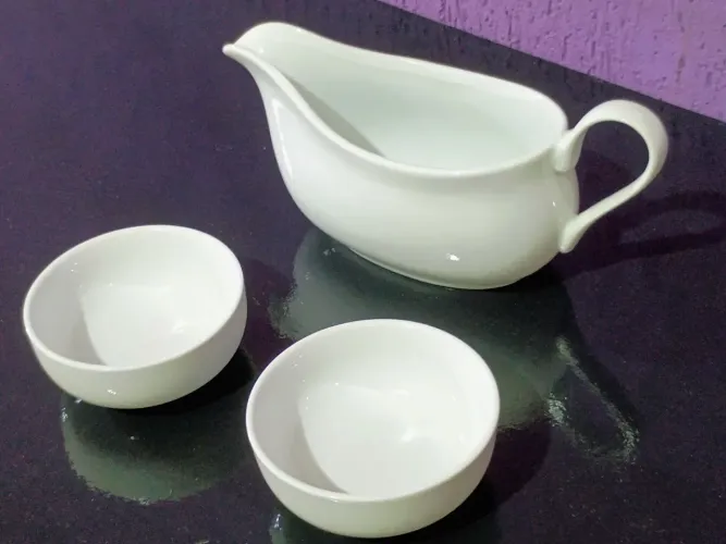 Molheira e Tigelas de Porcelana