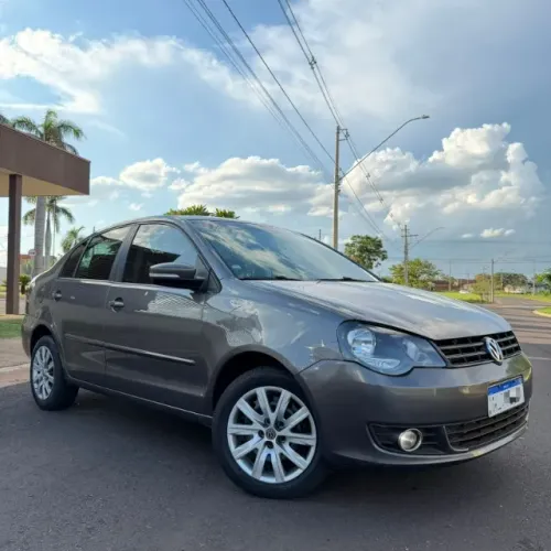 Volkswagen Polo Sedan I Motion 1.6 Total Flex 4P 2012