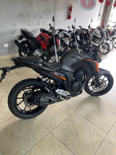 Yamaha fazer 250 2025 ( shalom veículos )