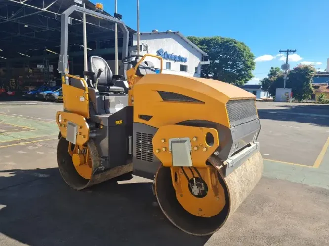 Rolo Vibratório St5000 Motor Yanmar 4tnv88