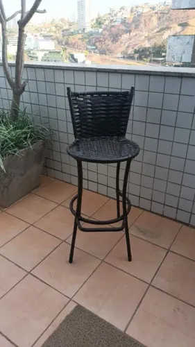 Banqueta alta de fibra sintética @dicasabh 