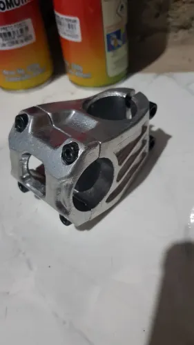 Mesa suporte para guidão de bike.