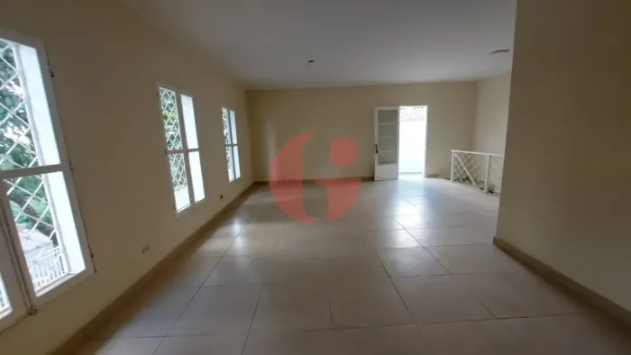 Casa para venda e locação com 03 quartos (01 Suíte) e 04 vagas de garagem - 197m² no bairr