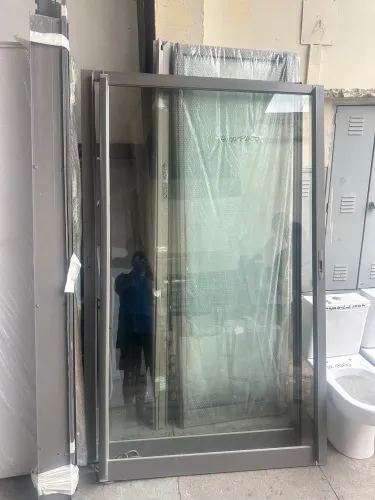 Porta balcão com persiana linha Gold 