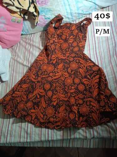Vestido laranja florido