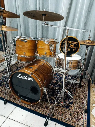 Bateria Luthier completa - pratos Acústica - Madeira Nobre